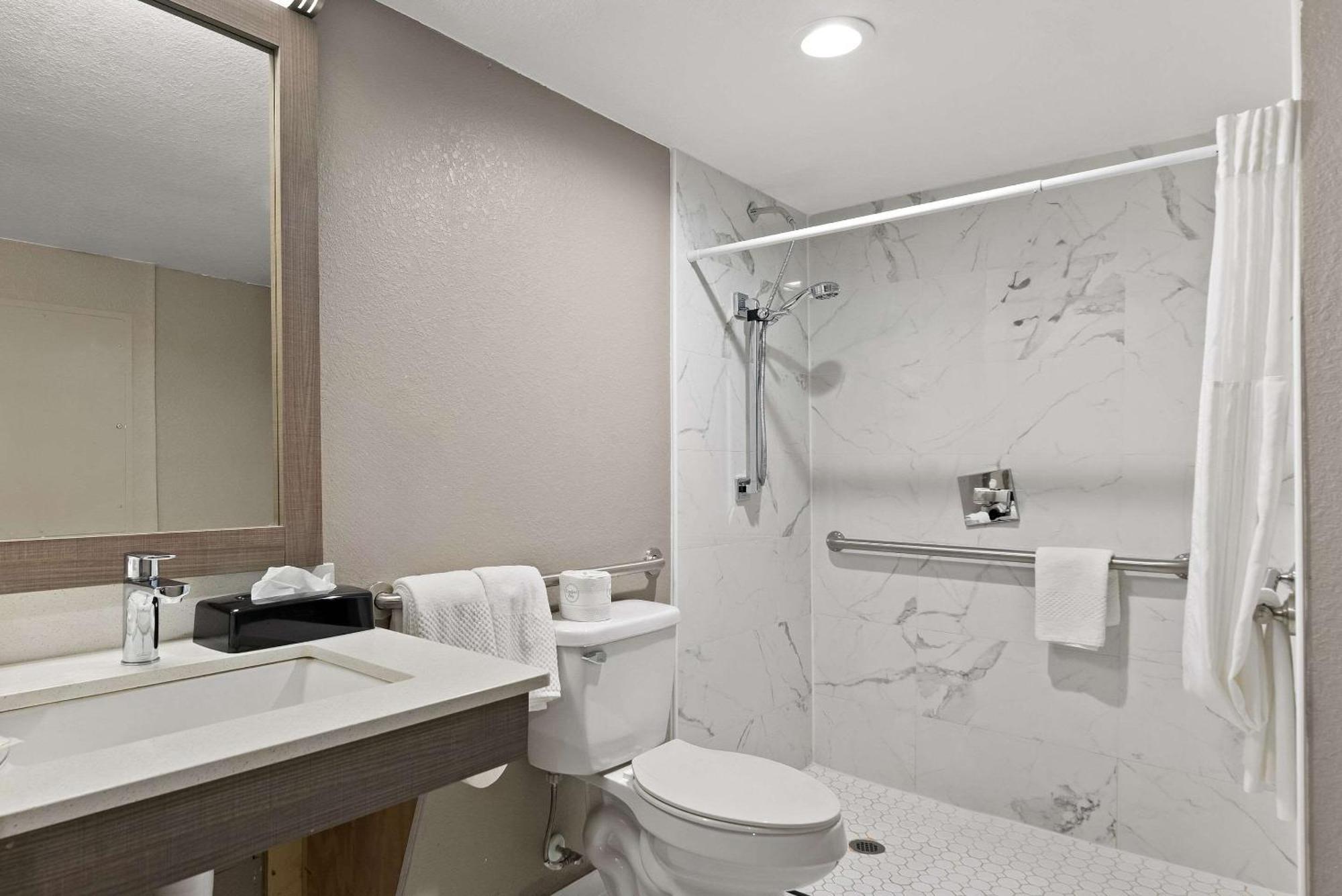 Quality Suites Wildwood - The Villages Exterior photo