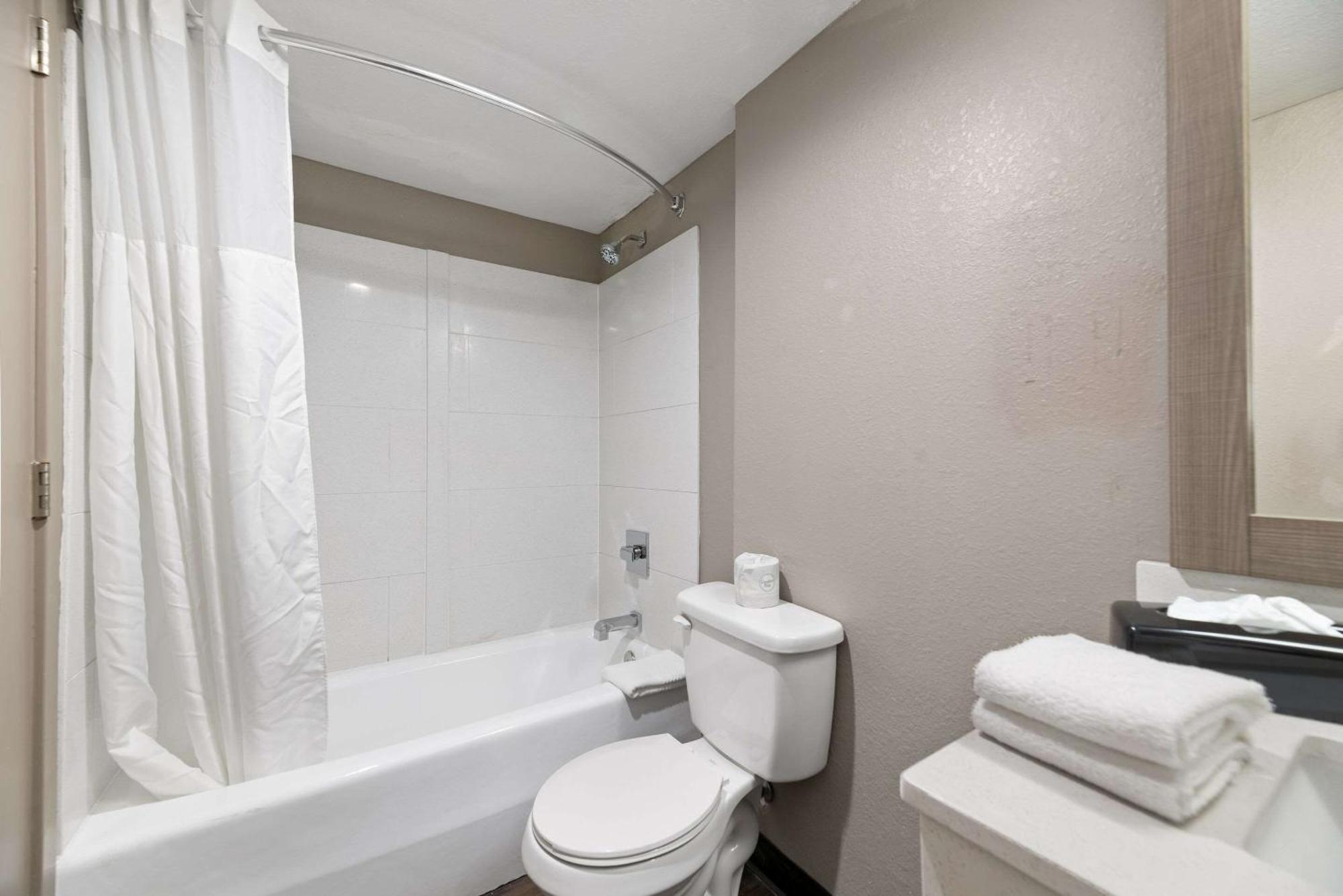 Quality Suites Wildwood - The Villages Exterior photo