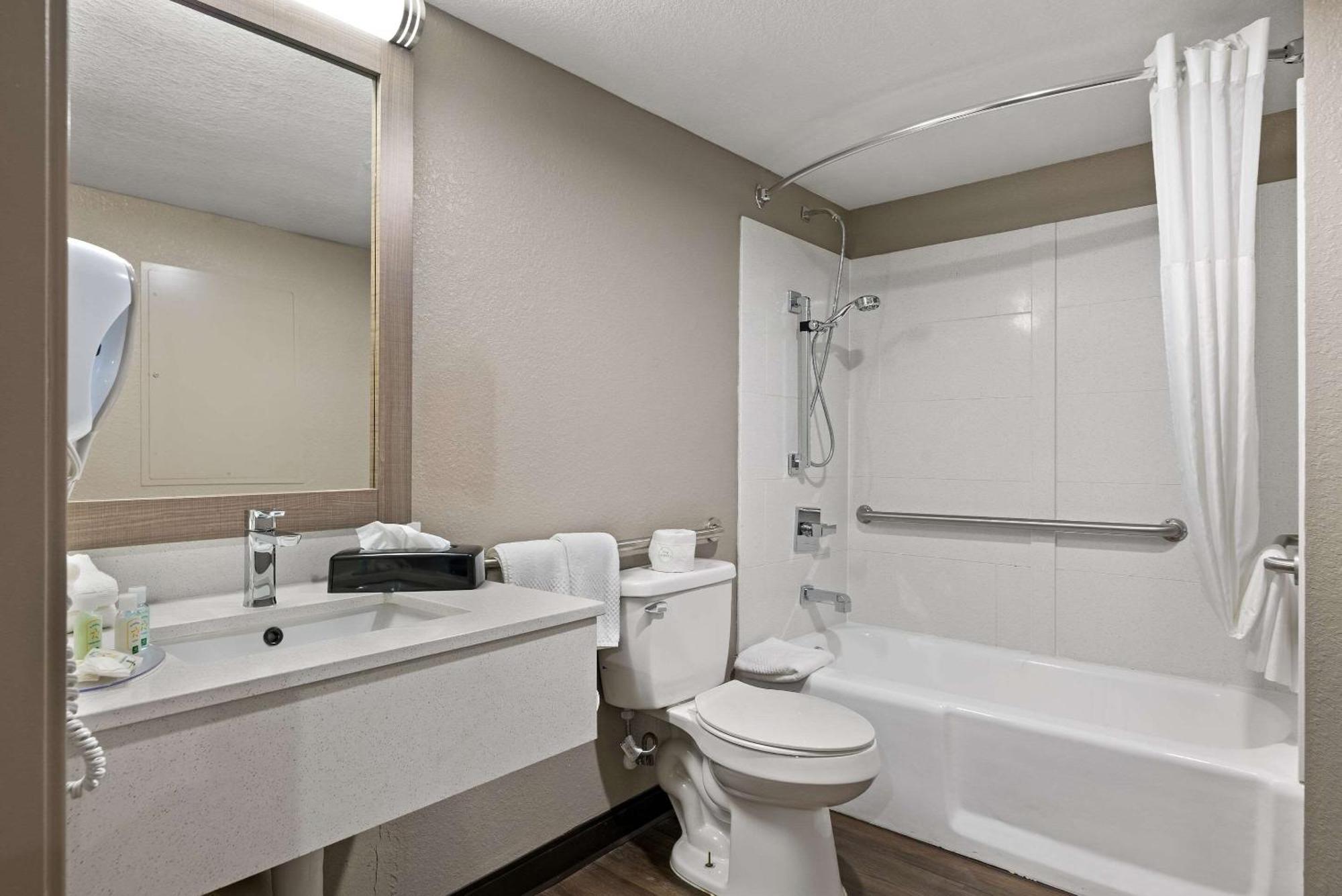 Quality Suites Wildwood - The Villages Exterior photo